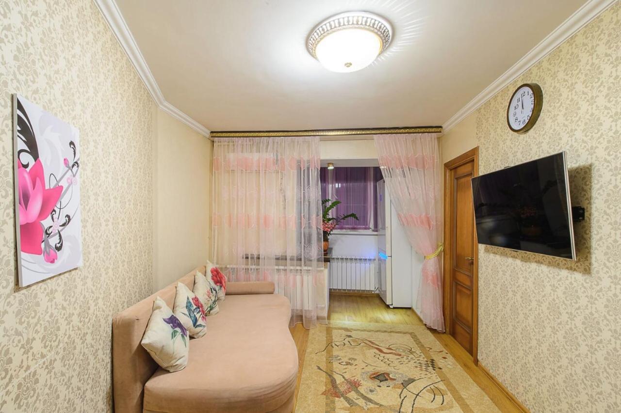 Apartments On Shevchenko 75 アルマトイ エクステリア 写真